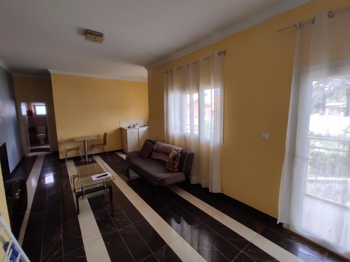 Residence Jardin Tropical ยาอุนเด ภายนอก รูปภาพ