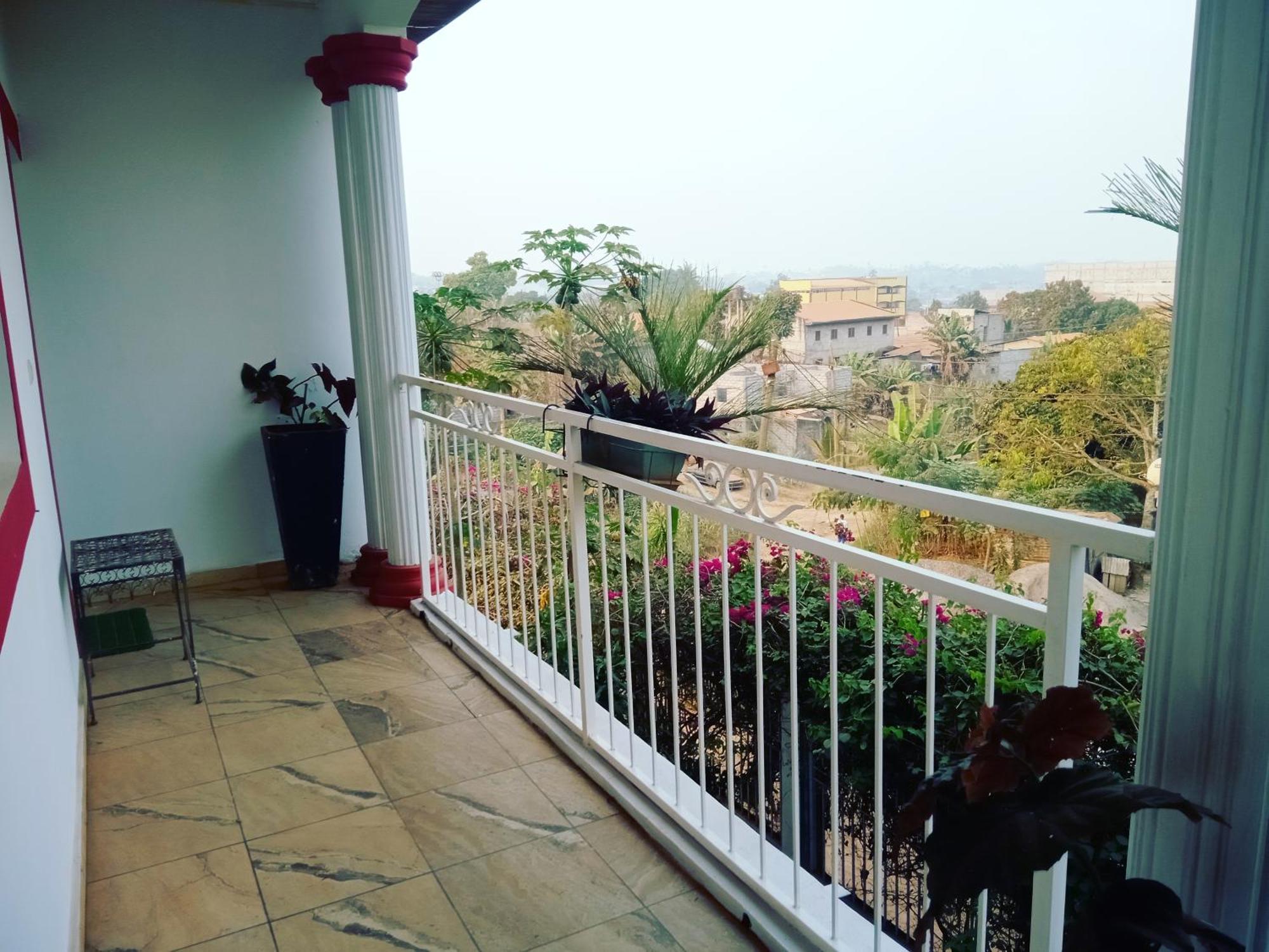 Residence Jardin Tropical ยาอุนเด ภายนอก รูปภาพ