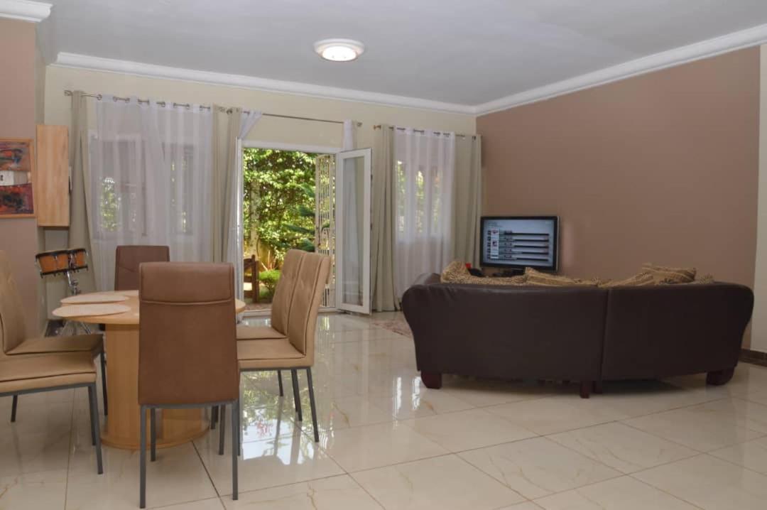 Residence Jardin Tropical ยาอุนเด ภายนอก รูปภาพ