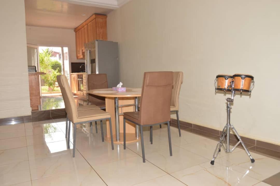 Residence Jardin Tropical ยาอุนเด ภายนอก รูปภาพ