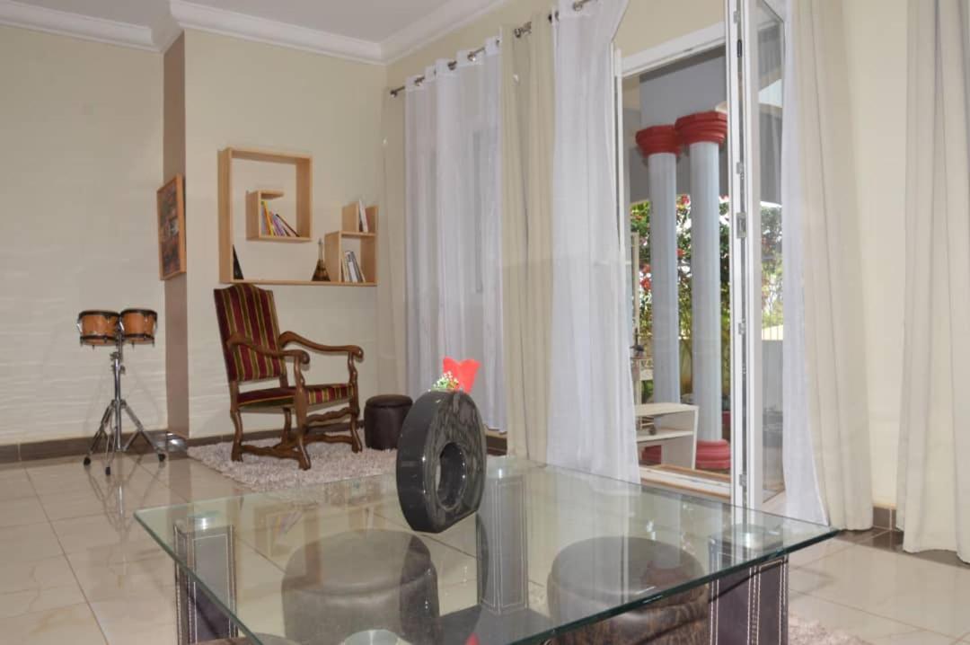 Residence Jardin Tropical ยาอุนเด ภายนอก รูปภาพ