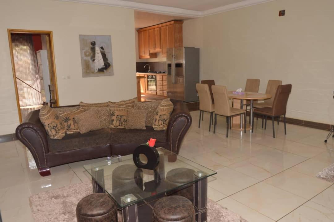 Residence Jardin Tropical ยาอุนเด ภายนอก รูปภาพ